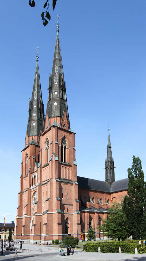 Uppsala Kathedrale Außenansicht an einem sonnigen Tag