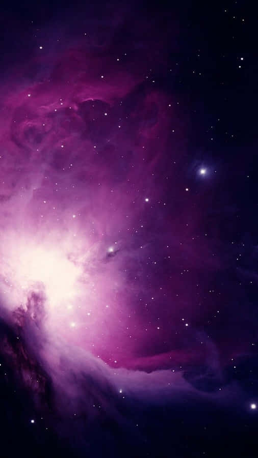 Esplorala bellezza senza fine del cielo stellato con uno scorcio di una Bellissima Galassia