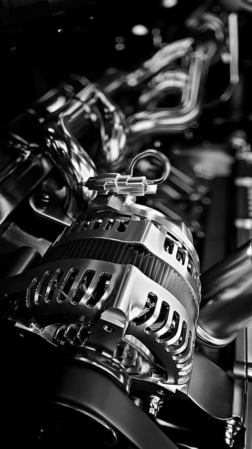 Close-up do Alternador do Motor em Preto e Branco