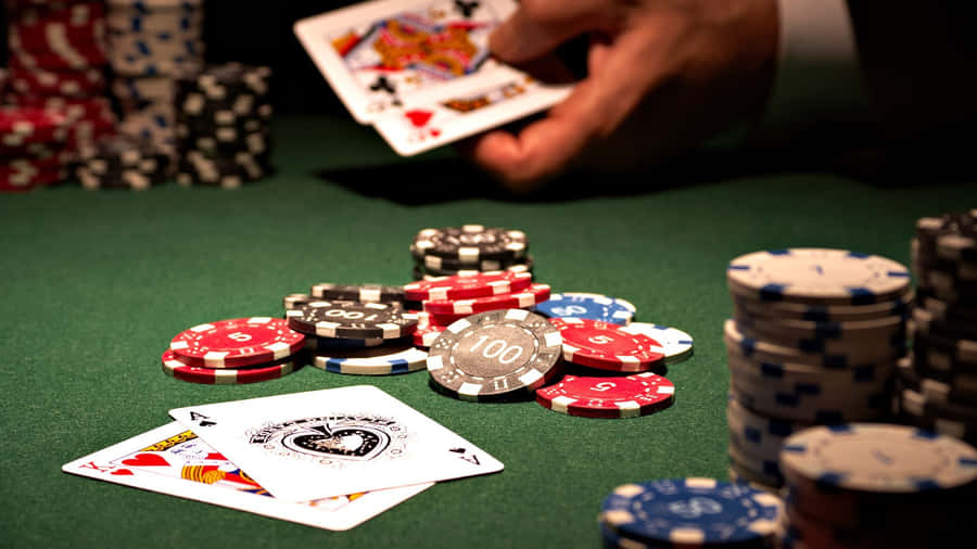 Revelação de Mão de Poker com Fichas