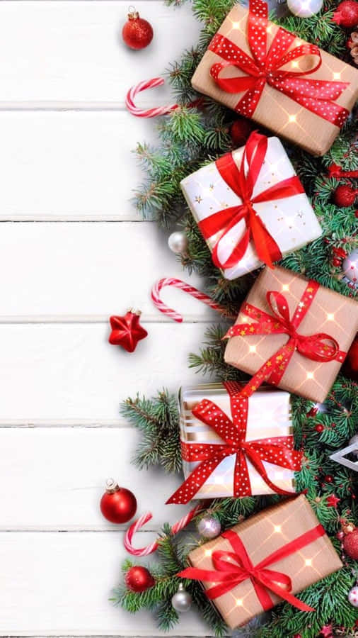 Festliche Weihnachtsgeschenke und Dekorationen