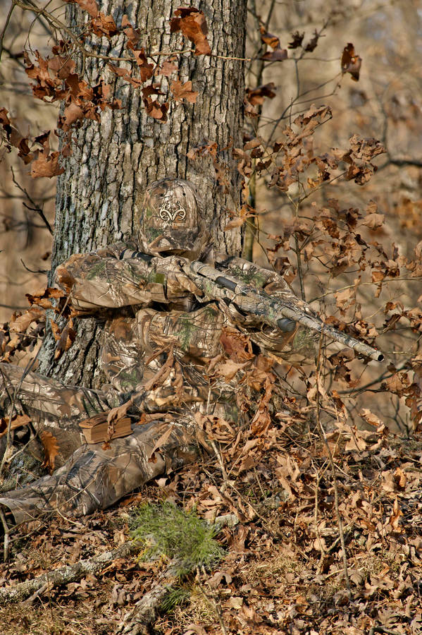 RealtreeCamo Soldat med pistol.