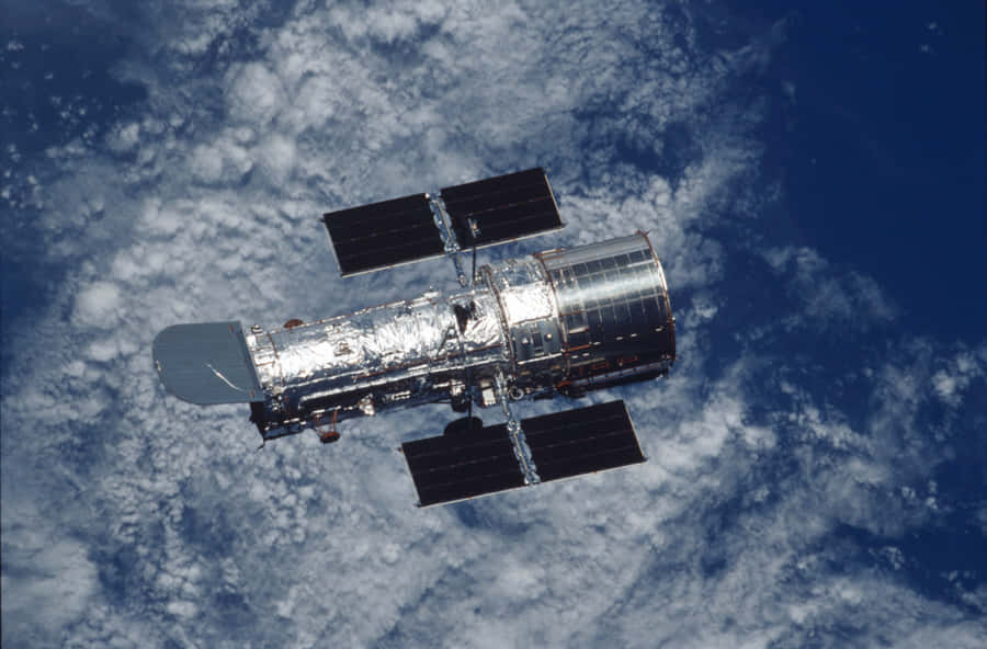 Vistaspettacolare del Telescopio Spaziale Hubble che orbita intorno alla Terra