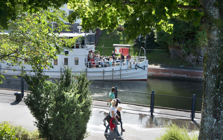 Trollhättan Flusskreuzfahrt Sommertag
