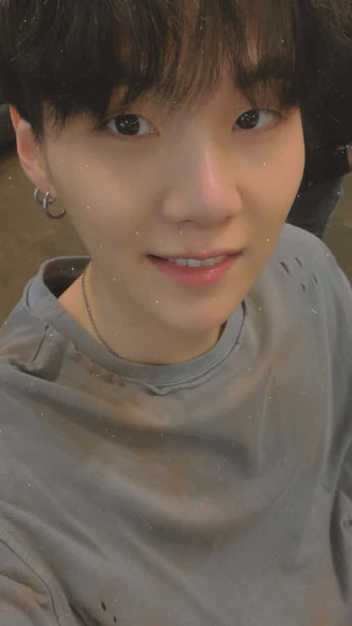 B T S Suga selfie casuale