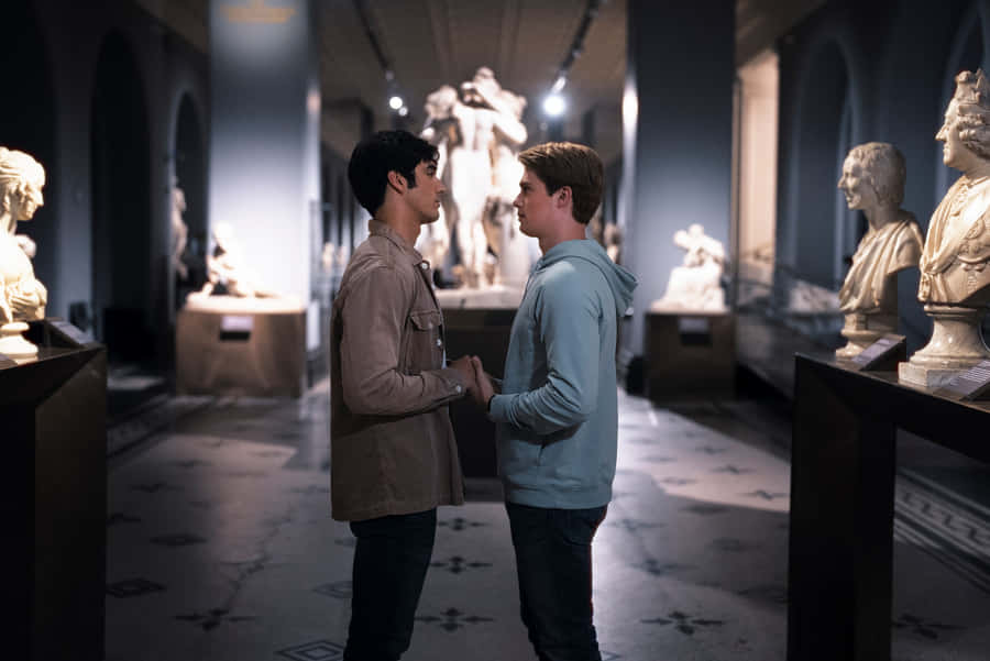 Momento Íntimo no Corredor do Museu