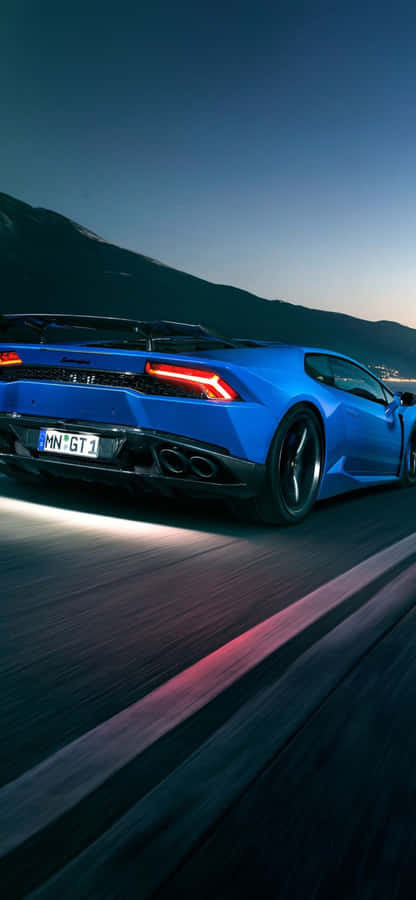 Andandocom Estilo - Um Lamborghini Iphone X na estrada aberta.