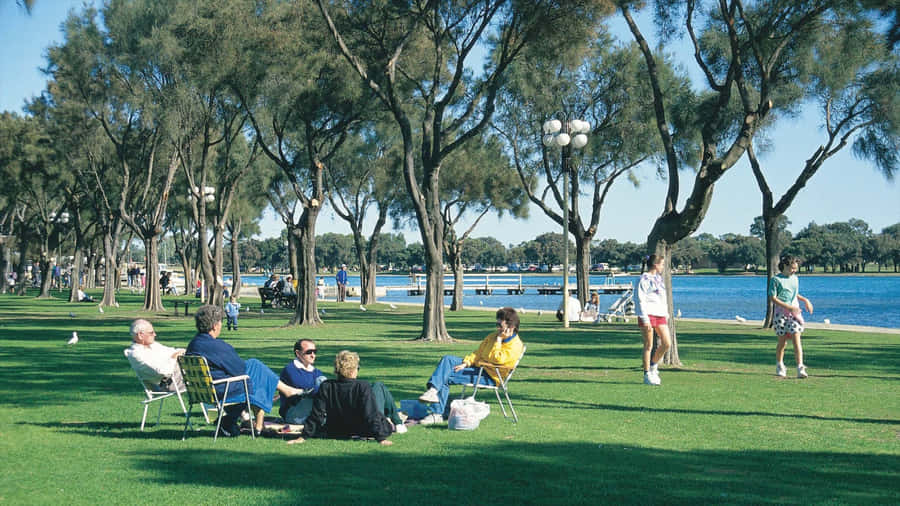 Sonnenuntergangsansicht der Mandurah Foreshore mit ruhigen Gewässern