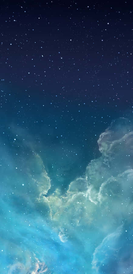 Einblauer Himmel mit Wolken und Sternen.