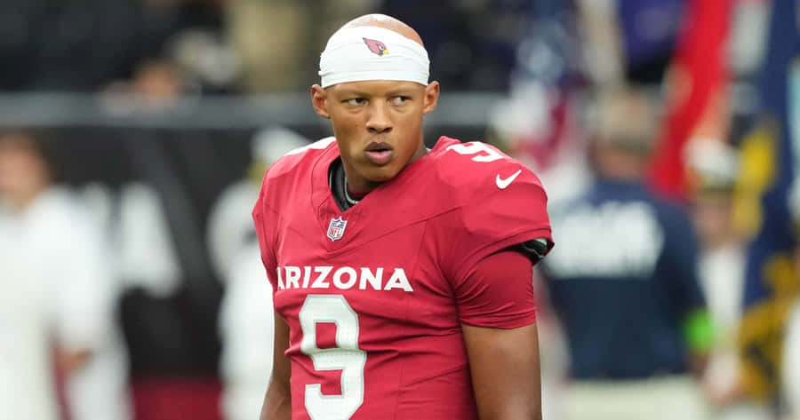 Fokussierter Fußballspieler im Arizona-Trikot