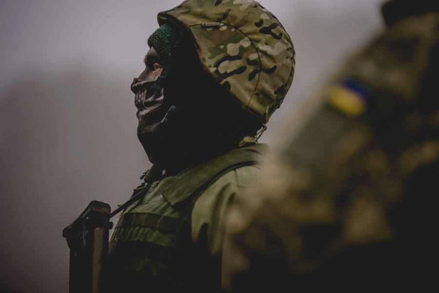 Tentara Pertahanan Inggris dalam Seragam Militer Ukraina