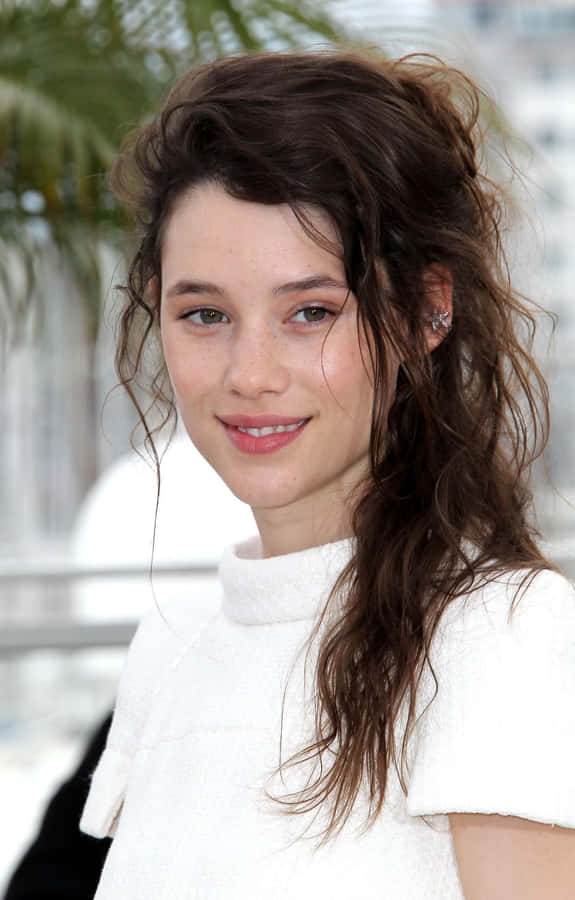 Papelde parede de Astrid Berges Frisbey com resolução 1636 x 2560.