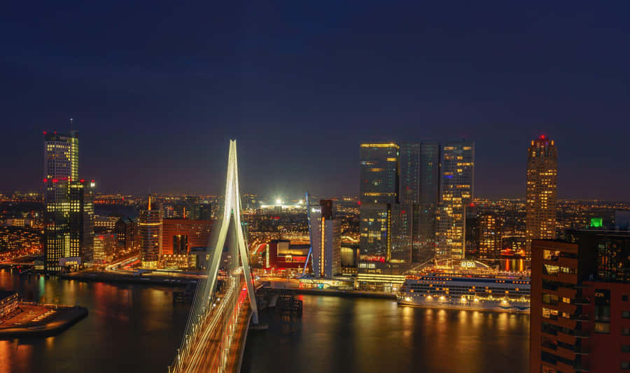 Vista Noturna do Horizonte de Rotterdam