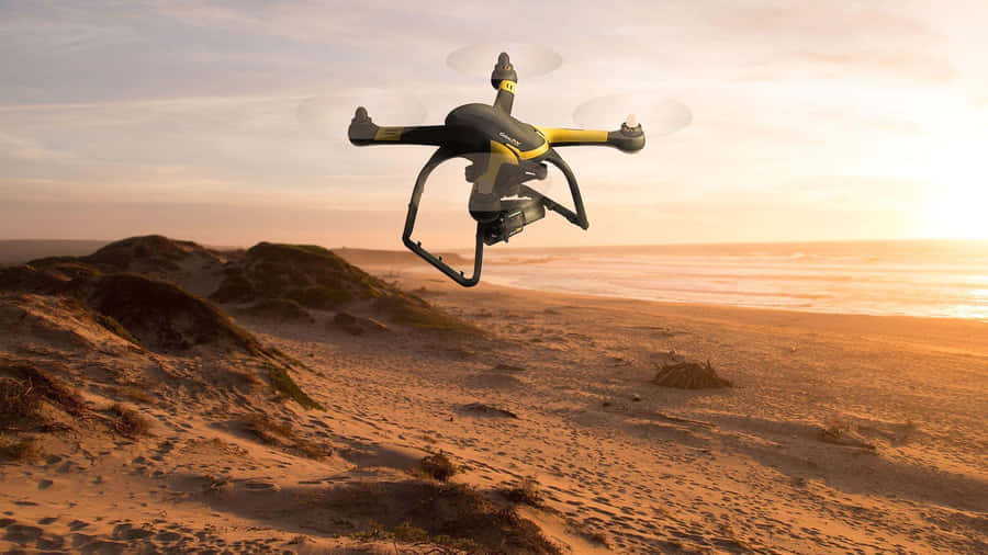 Voo de Drone Sobre a Praia ao Pôr do Sol