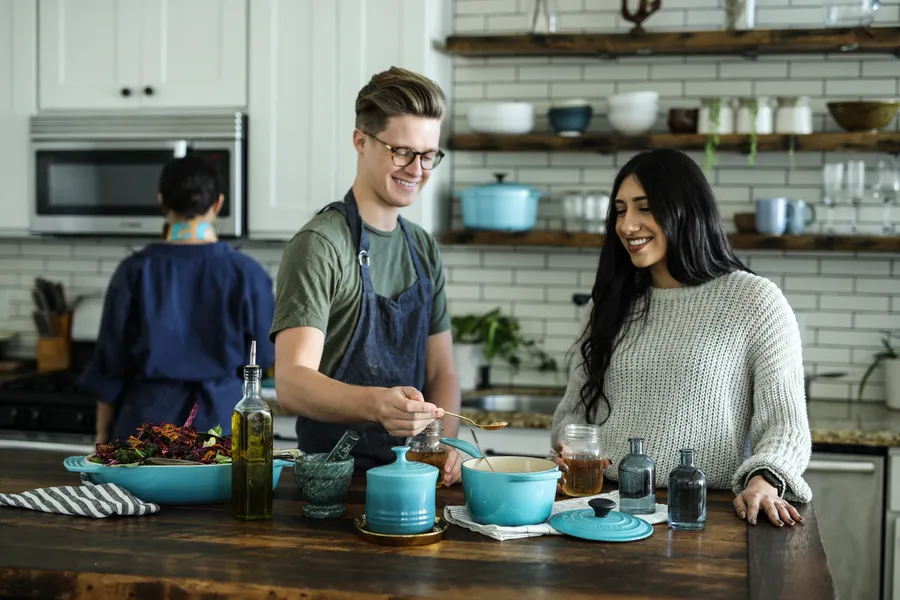 Happy kitchen cooking wallpaper.