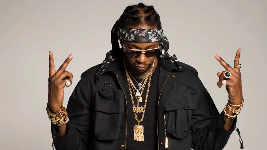 2 Chainz background