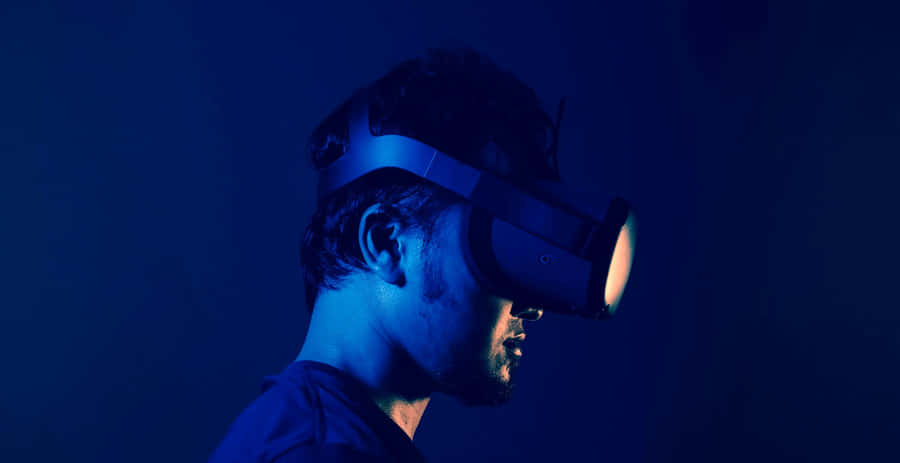Mann Opplever Virtuell Virkelighet