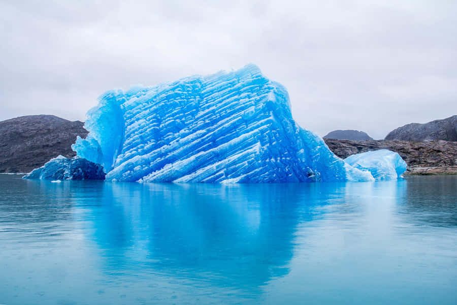 Prepáratepara relajarte con este hermoso fondo de pantalla de color azul hielo.
