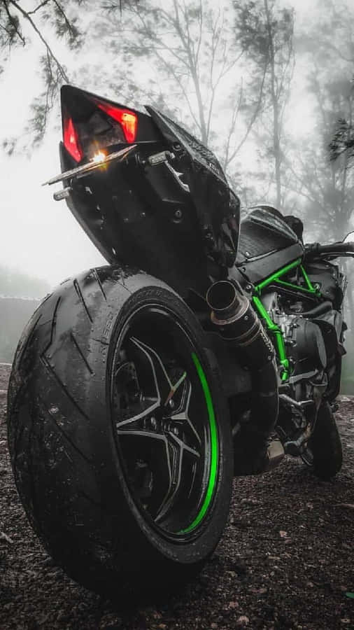 Preparese para a experiência de pilotagem definitiva com uma supermoto.