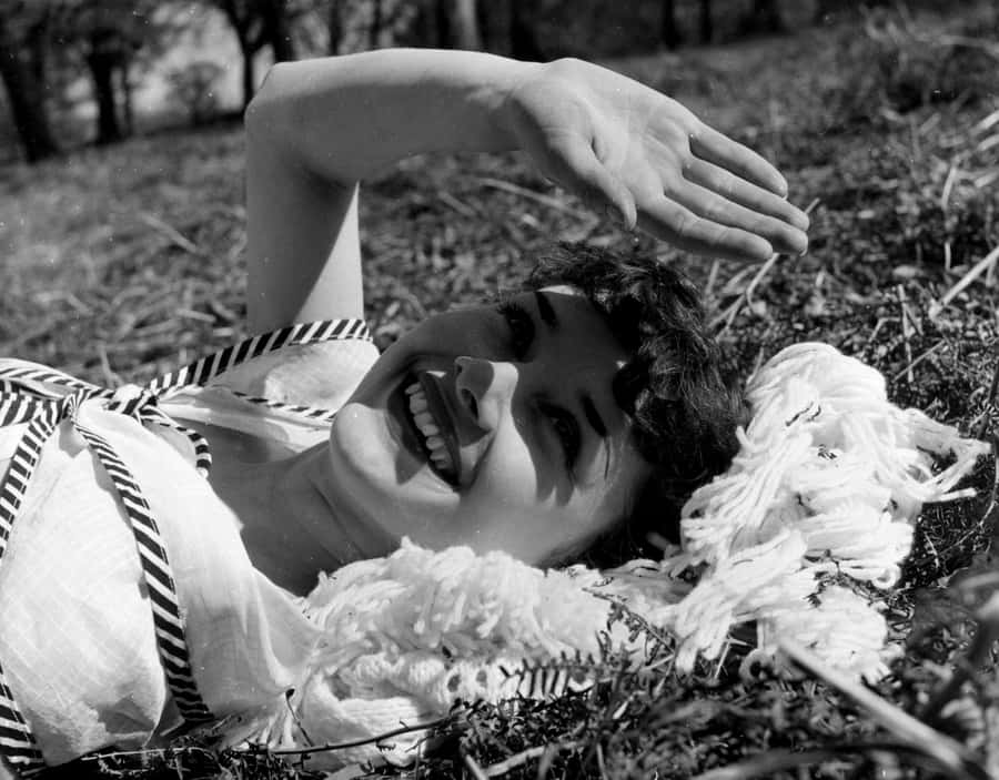 "AudreyHepburn - et ikonisk symbol på tidløs glamour."