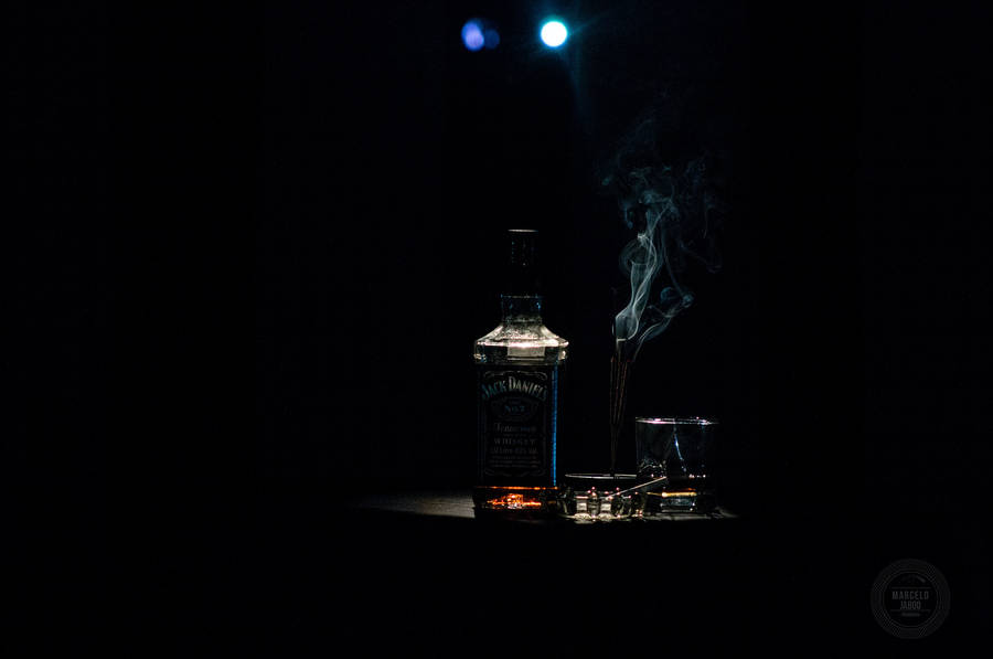 Sfondo nero Sigaro di whisky