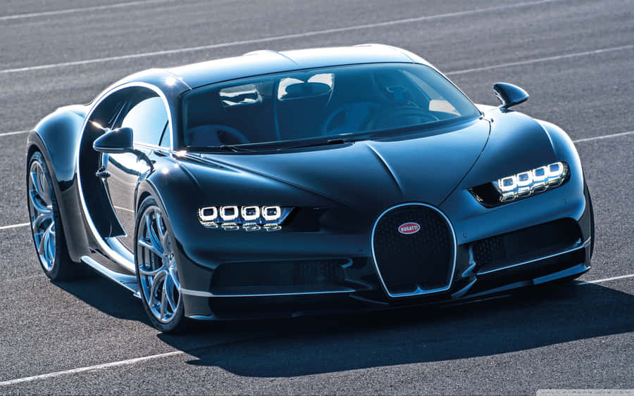 Scopriil lusso definitivo - Bugatti Chiron in una panoramica guida in montagna.