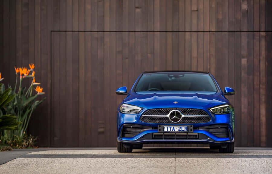 Vista Frontale della Mercedes Benz C Class Blu
