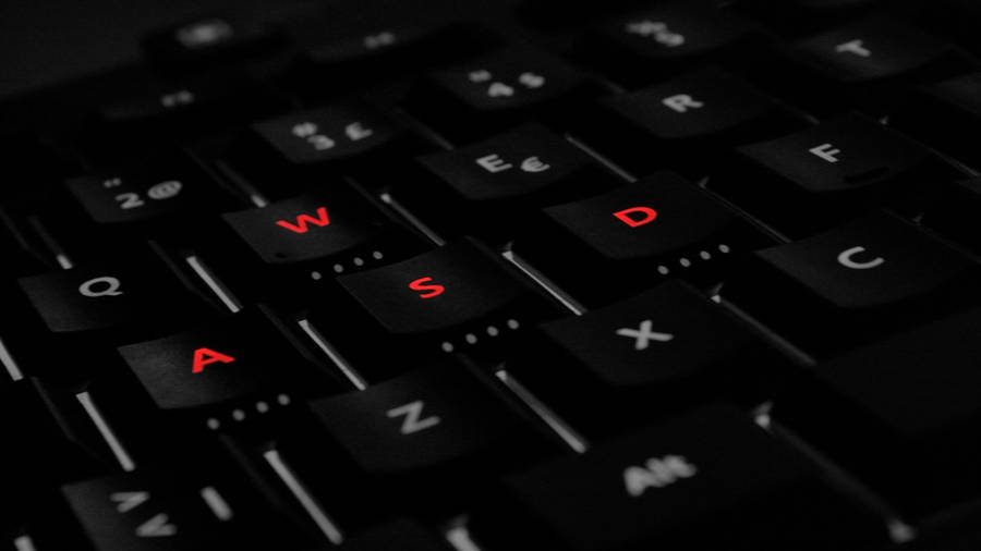 RoterGaming-Laptop mit WASD-Tastatur