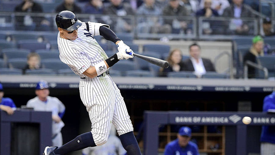 Download Aaron Judge Black Baseball Bat Wallpaper | Wallpapers.com