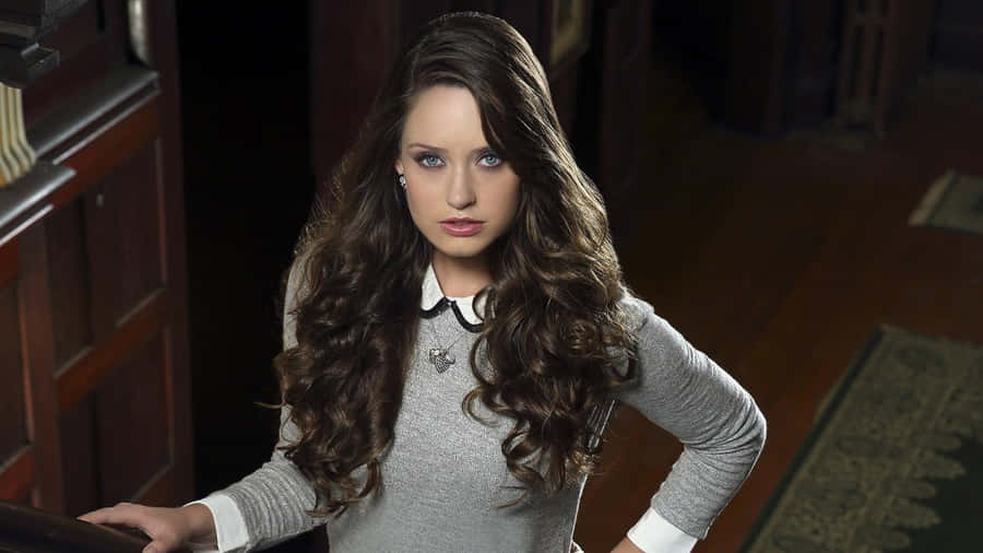 Merritt Patterson Elegante Pose