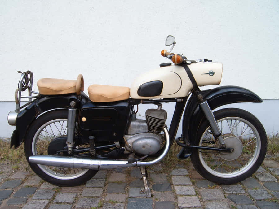 Motosicleta M Z Vintage Estacionada