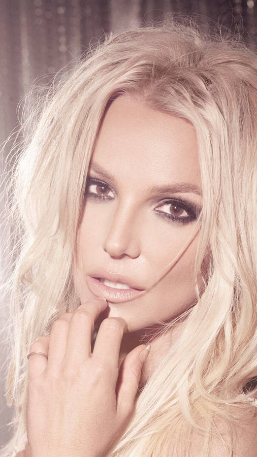 Download Alluring Britney Spears Full Face Shot Wallpaper