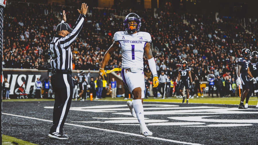 Celebração de Touchdown do Jogador da East Carolina