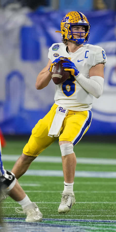Kenny Pickett Pittsburgh Quarterback Aktionsaufnahme