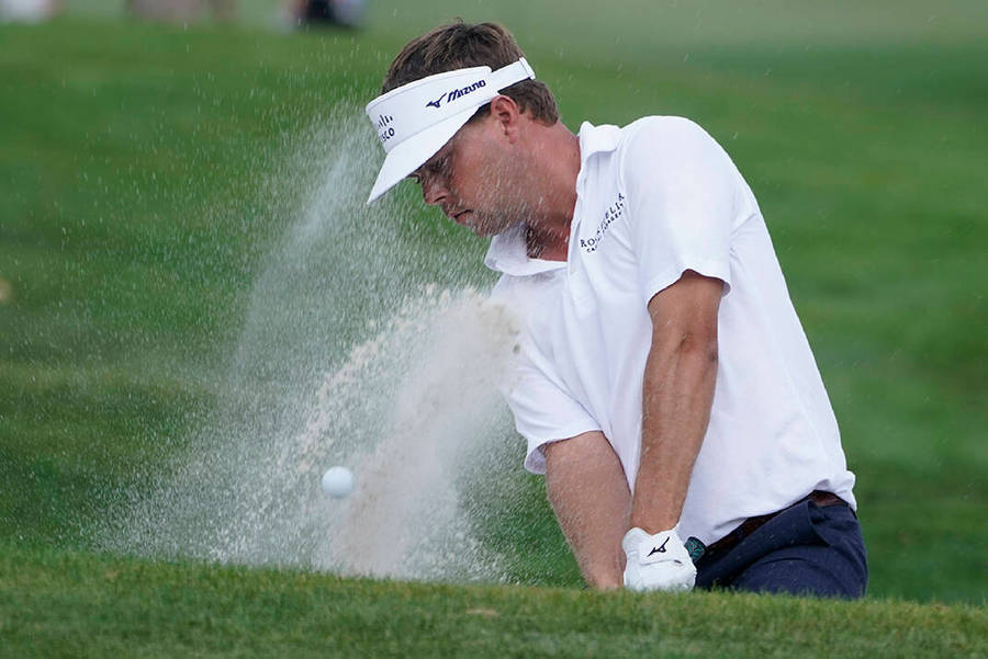 Keith Mitchell slår et slag på golfbanen
