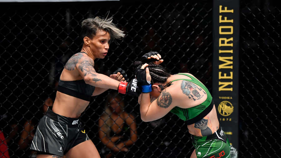 MMA Kämpferin Amanda Lemos in Aktion