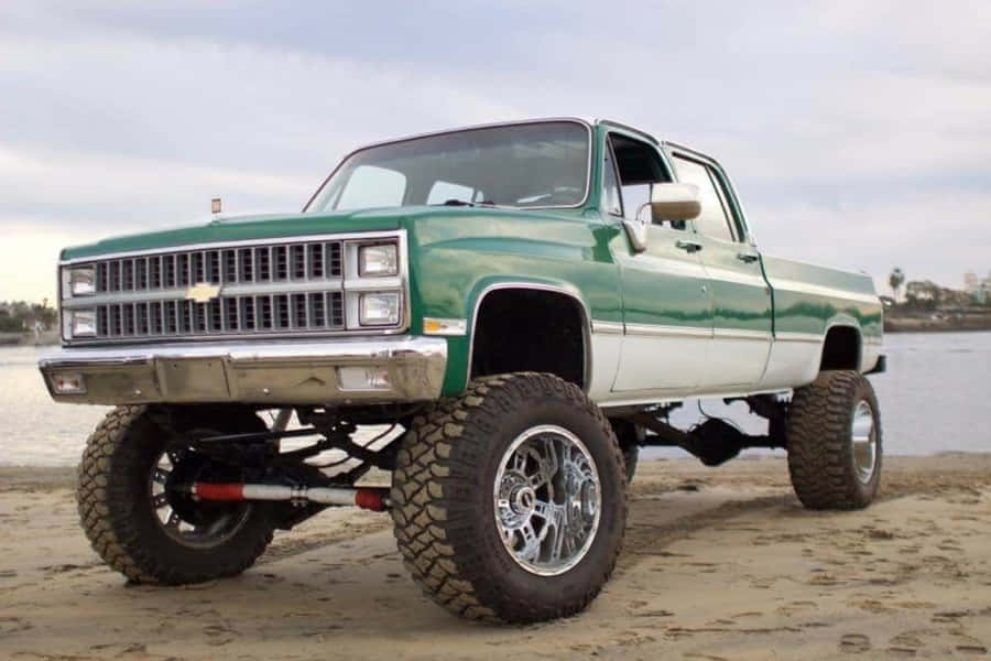 Bildunterschrift: Robuster quadratischer Truck, der amerikanische Stärke zeigt