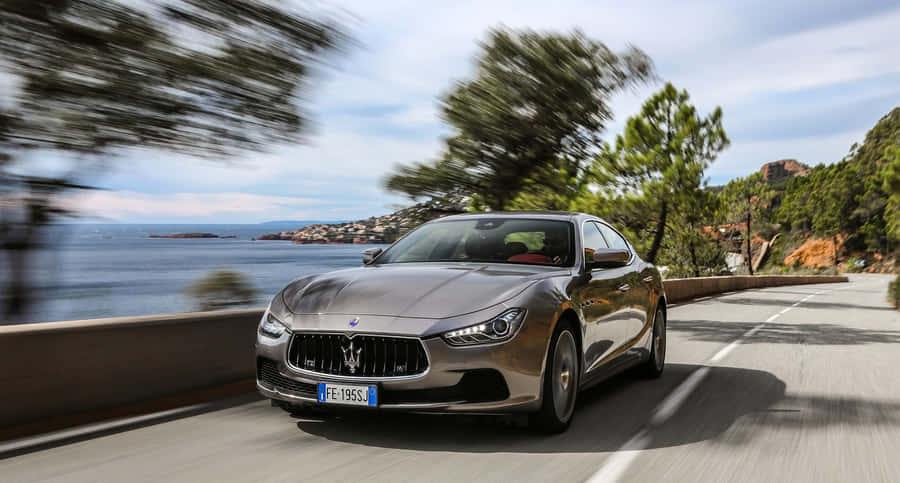 MaseratiGhibli 2560 x 1374 Hintergrundbild