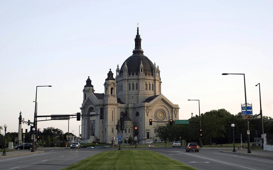 Leggianche: Cattedrale di St. Paul che brilla al crepuscolo, Minnesota.