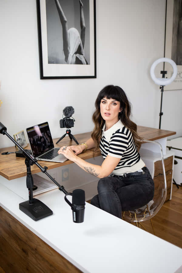 Sessione di Registrazione Podcast con Shenae Grimes Beech