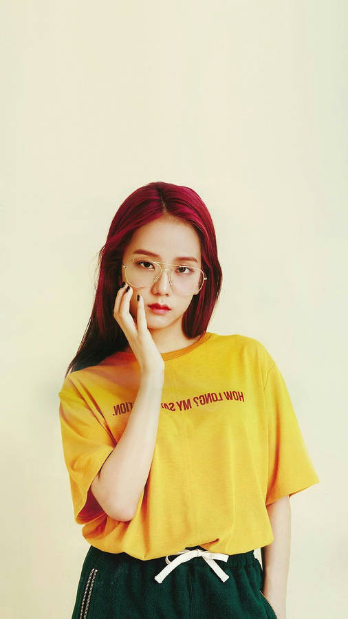 Download Blackpink Jisoo Glasses And Yellow Shirt Wallpaper