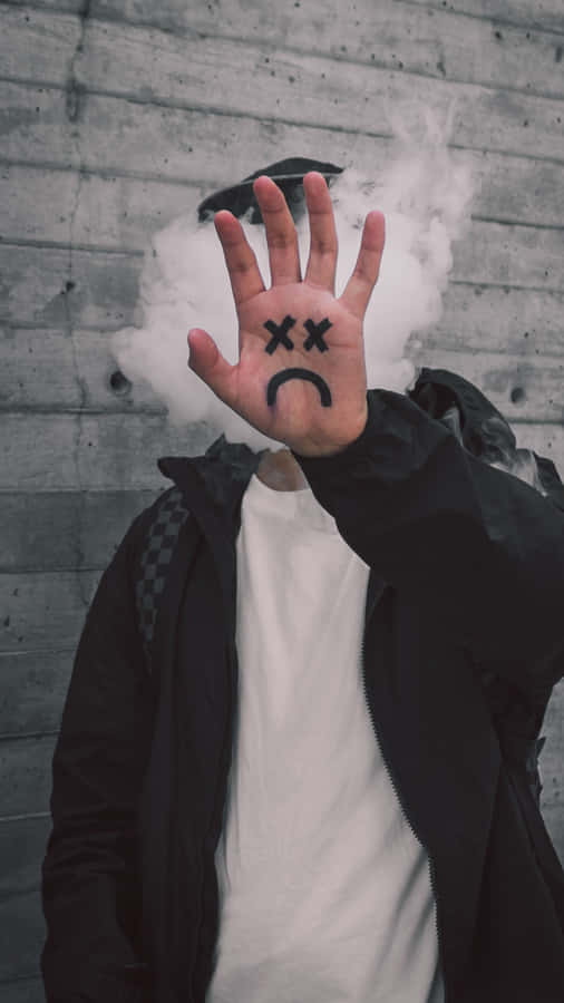 EinMann mit einem traurigen Gesicht auf seiner Hand.