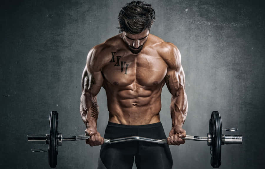 Homem Musculoso Realizando Rosca de Bíceps