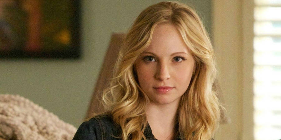 caroline forbes serious look ab9ugdwbqtmis5lq