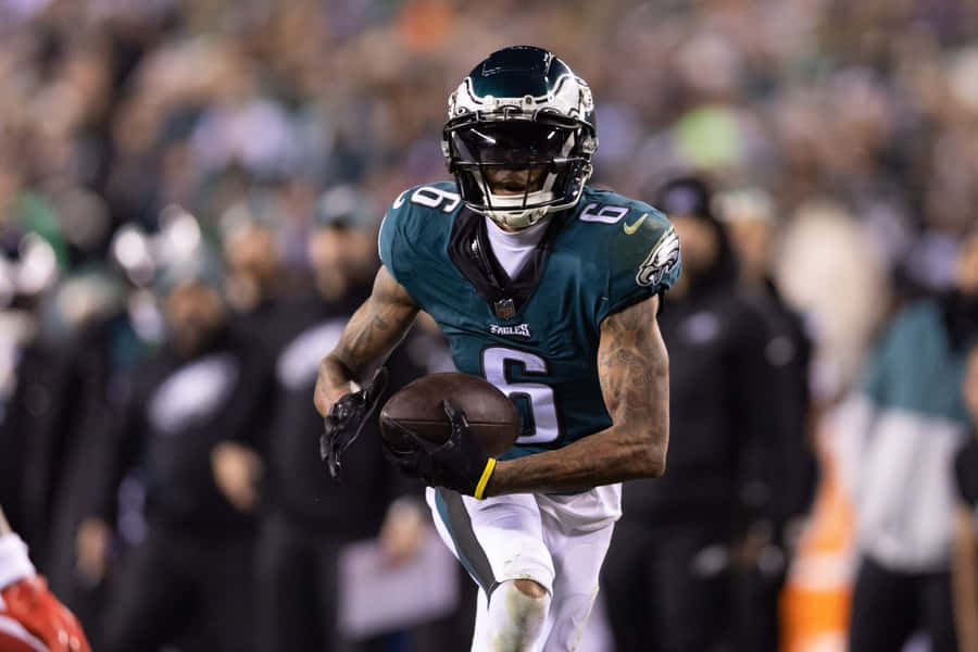 Eagles-Spieler mit Football