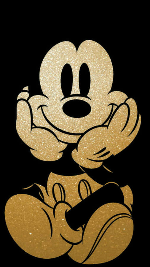 CoolaMickey Mouse njuter av en dag utomhus.