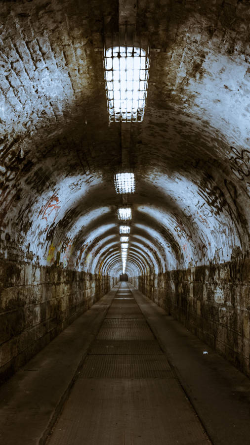 Tunnelsotterraneo di Budapest di notte
