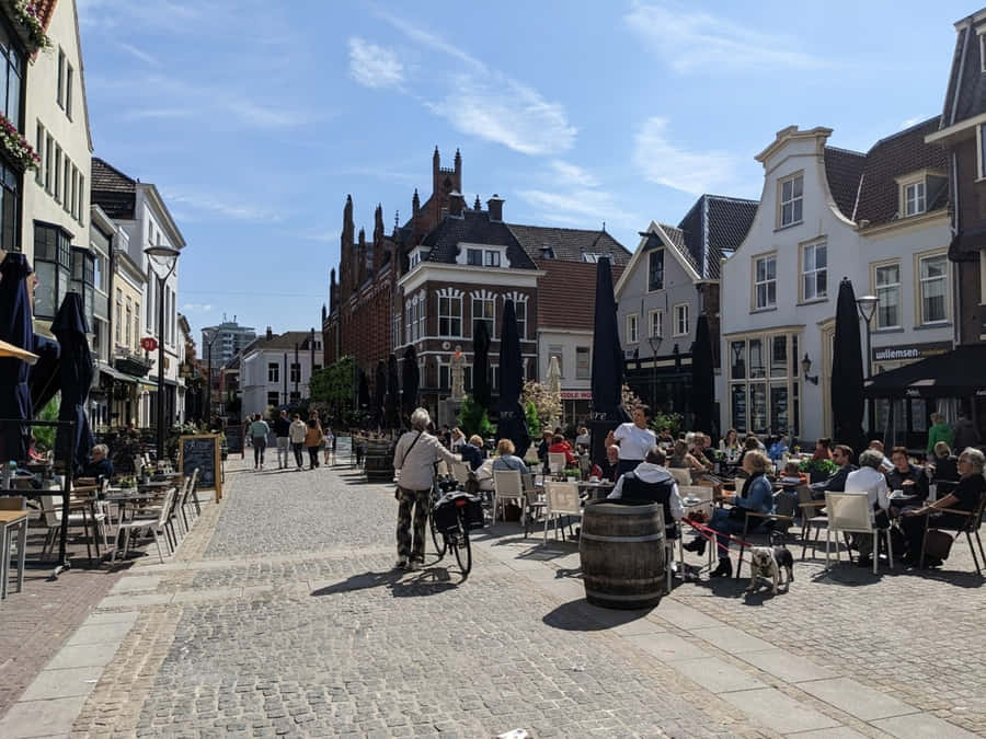 Dia Ensolarado no Centro da Cidade de Arnhem
