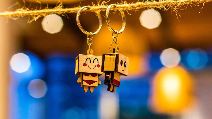 Download Cute Aesthetic Pc Couple Keychains Wallpaper | Wallpapers.com