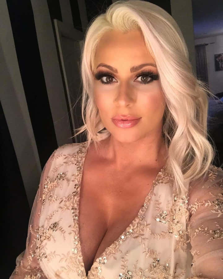 Blonde Frau Glamouröses Selfie